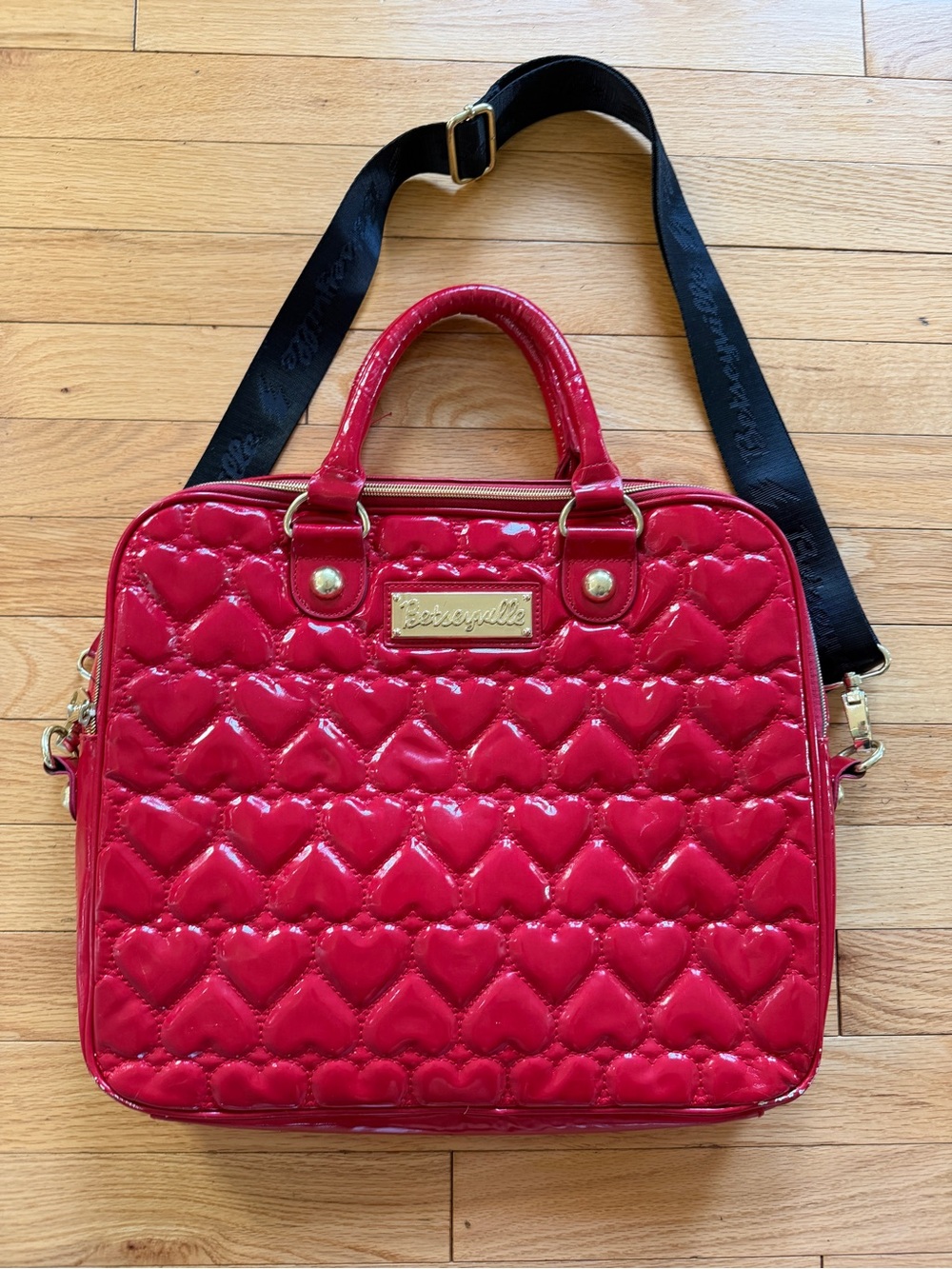 Betsey Johnson “Betseyville” Quilted Red Heart Computer Carrying Case Bag